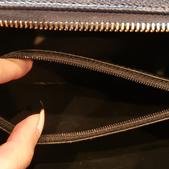 ❗SOLD❗Chanel Two-tone Medium Filigree Vanity Case - Picture 10 of 16